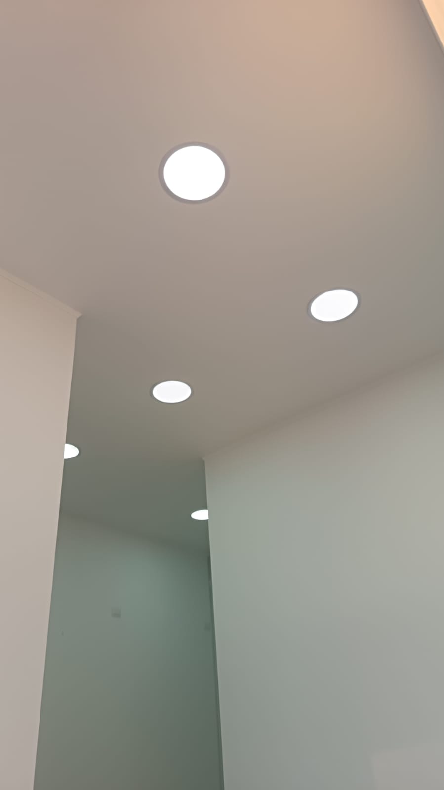 Sistema de iluminación interior LED de alta eficiencia terminado