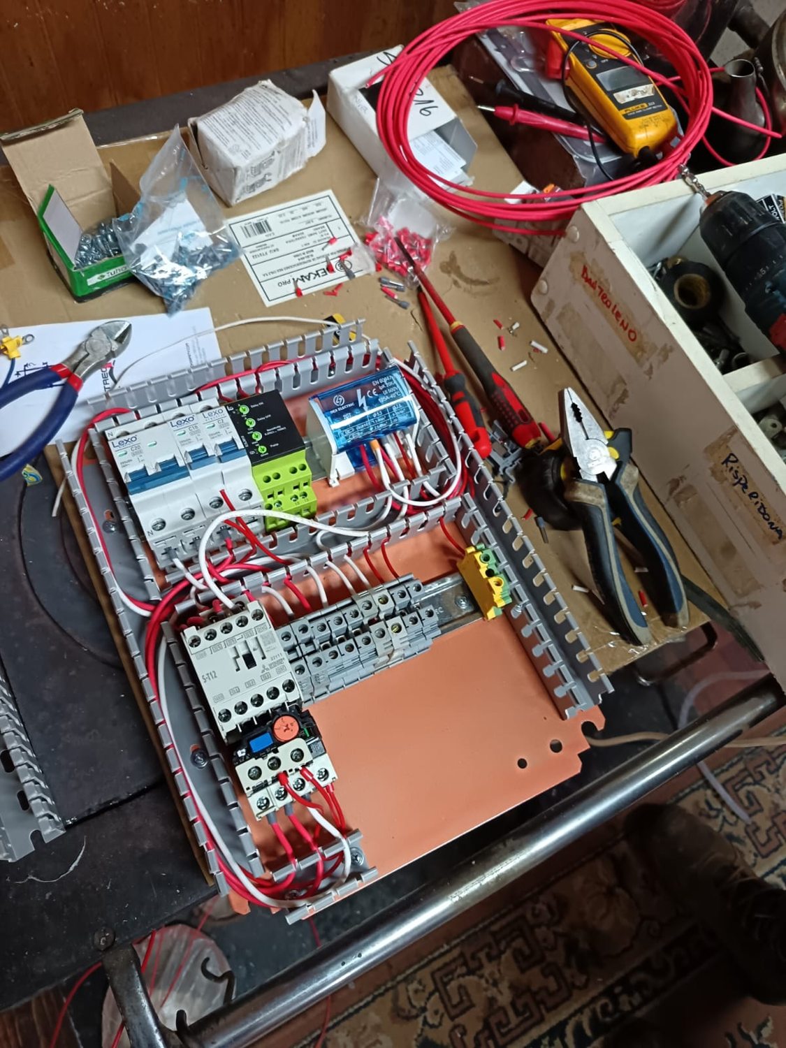 Armado real de tablero eléctrico